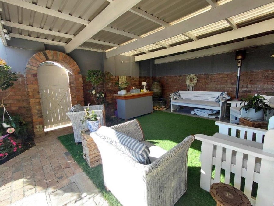 5 Bedroom Property for Sale in Winslow Western Cape